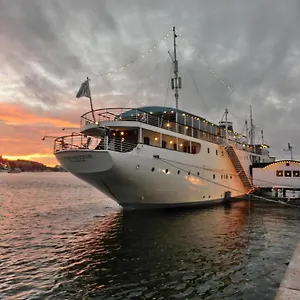 Maelardrottningen Yacht *** Stokholm